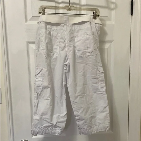 White Capris with Relaxed Fit and Utility Style - Picture 6 of 8